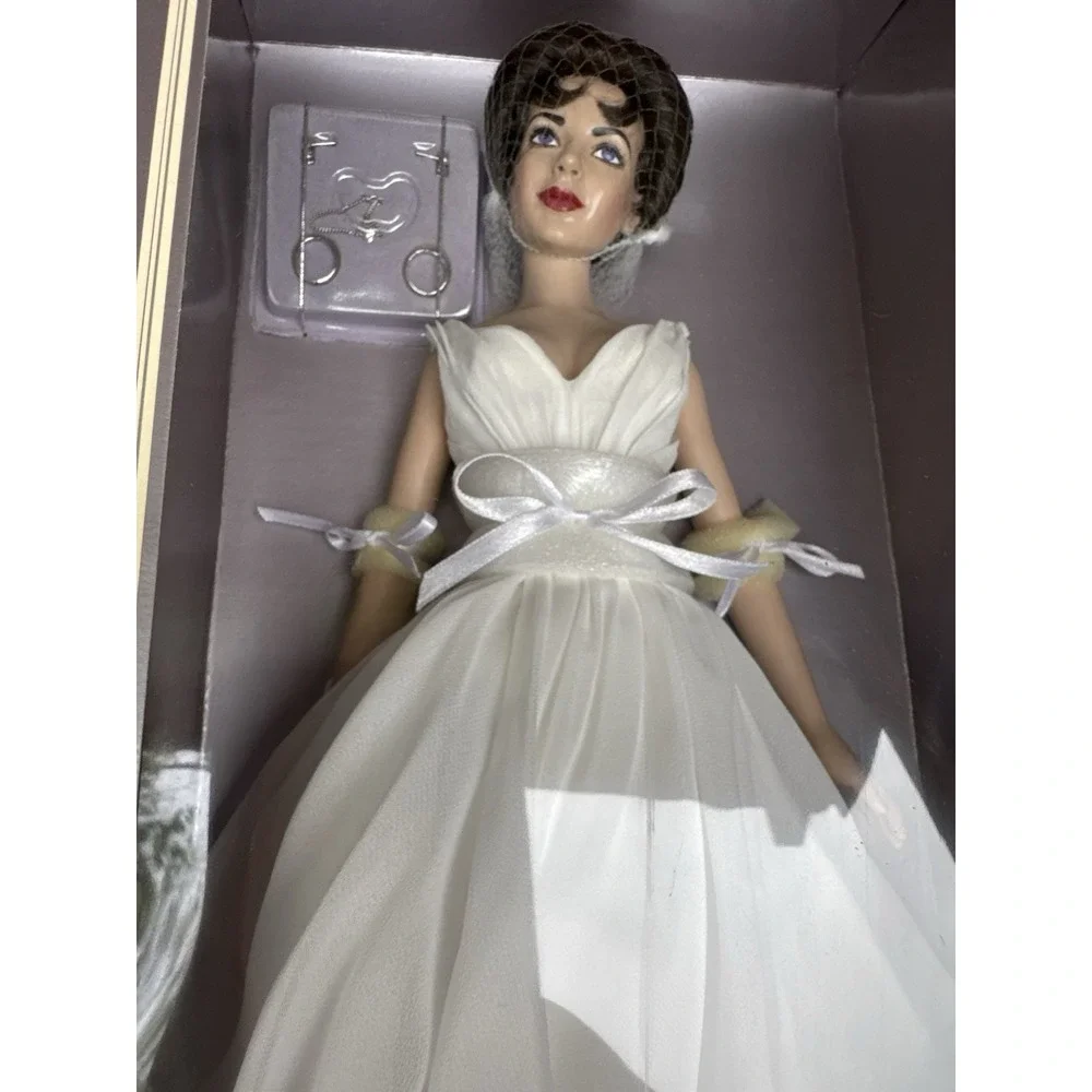 Elizabeth Taylor Vinyl Doll - Cat On A Hot Tin Roof - Franklin Mint - New in Box